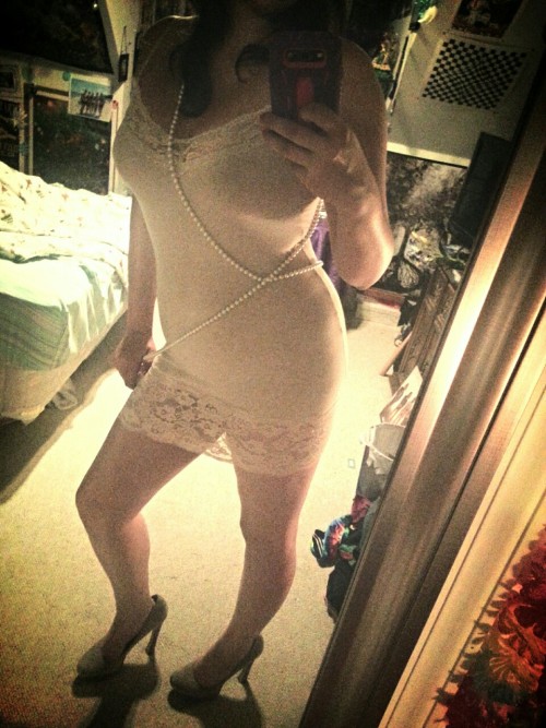 goddess8090:  Pearls and heels 