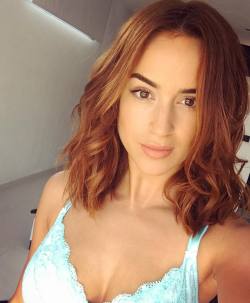 Shooting in #Ibiza &hellip;Thank you for my hair boo @nicobouquet @clayhairsalon #photoshoot #auburn #clayhairsalon #naturalmakeup #olaplex by 1rosiejones