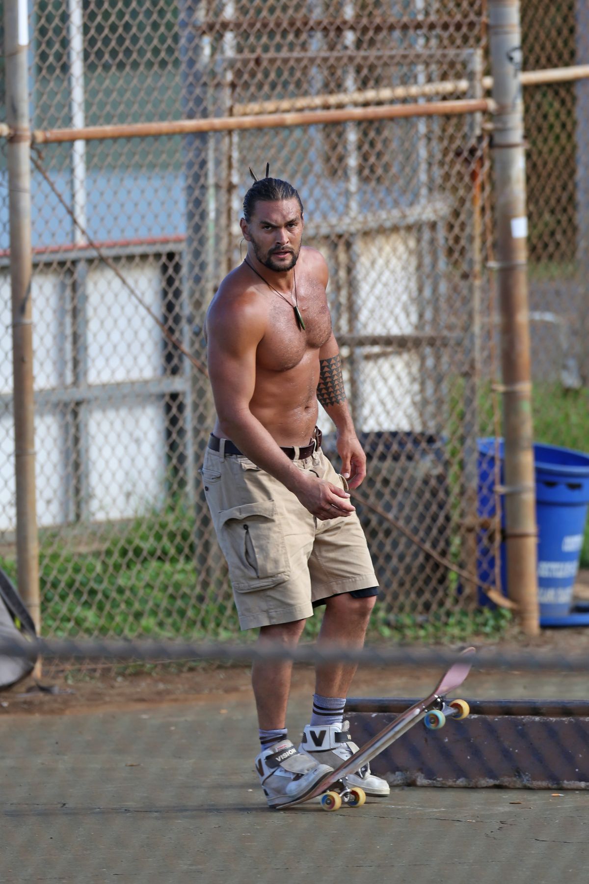 jason-the-best-momoa:    JASON MOMOA Shirtless Skateboarding in Hawaii 09/04/2015