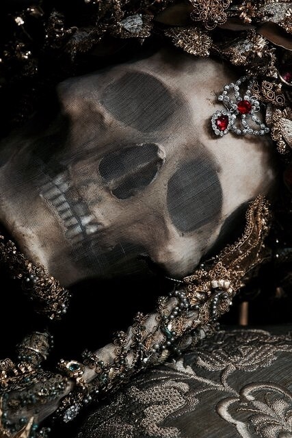 spookyloop:From the book Heavenly Bodies:Cult Treasures & Spectacular Saints from the Catacombs 