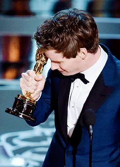 jenslawrence:  Eddie Redmayne accepts the Best Actor in a Leading Role Award for