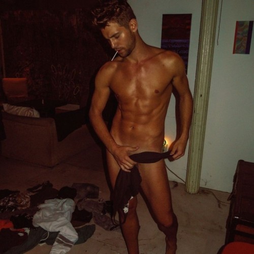 mensbuttsandass:  Don Hood