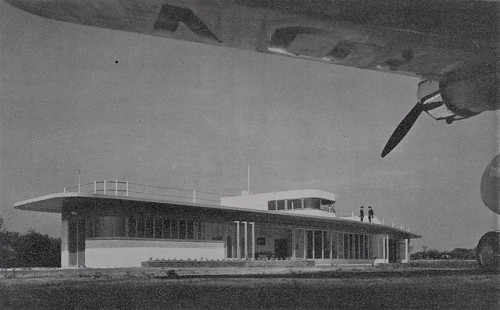 leftoverlondoner:This gorgeous bit of 1930s design is the terminal at  Ramsgate Airport. Its cu