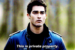 darlinghales: ”My milkshake brings all the boys to the yard and i’m like…”