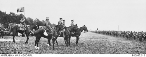 BULFORD, ENGLAND. 1916-09-27. HM KING GEORGE V, SIR NEWTON MOORE AND MAJOR GENERAL JOHN MONASH REVIEW