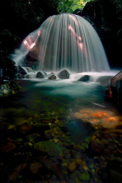 j-p-g:  Mikaduki Falls 1　三日月の滝 on Flickr 