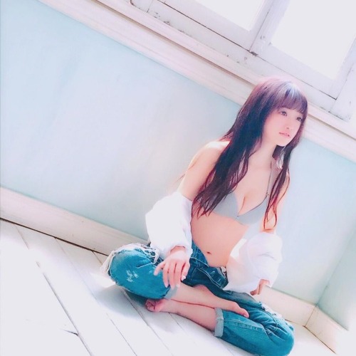soimort48:  「BOMB!(ボム!) 2018年7月号」 中井りか  https://www.amazon.co.jp/dp/B07CXZ9DKF/
