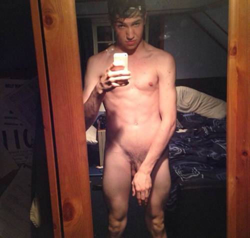 nakedguysfromkik:  Im in love again :)