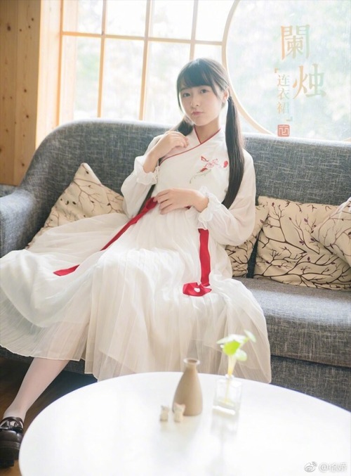 cfensi:Xu Jiao models modern hanfu