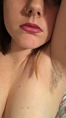cartouchebox: missburr24:  I started growing my body hair as a part of no shave November, but now I’m beginning to love my hair and feel confident in it. ❤️  Yeahh  