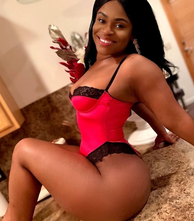 princejazziedad:DeliciouslySexy Curvy Luscious BootiDelicious Ms GiGi_Empress💚🤍🧡