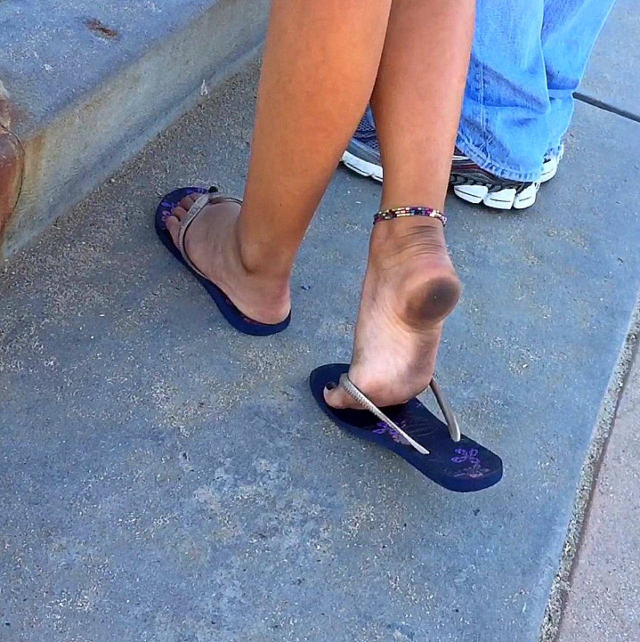toeman969:  Candid shots of Cute hottie’s pretty feet and sweet dirty soles in