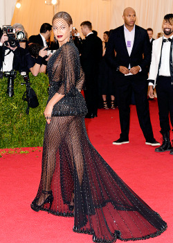 delevingned-deactivated20151023:  Beyonce