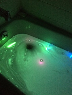 doubledeckerbutts:Bath bomb + Glowsticks
