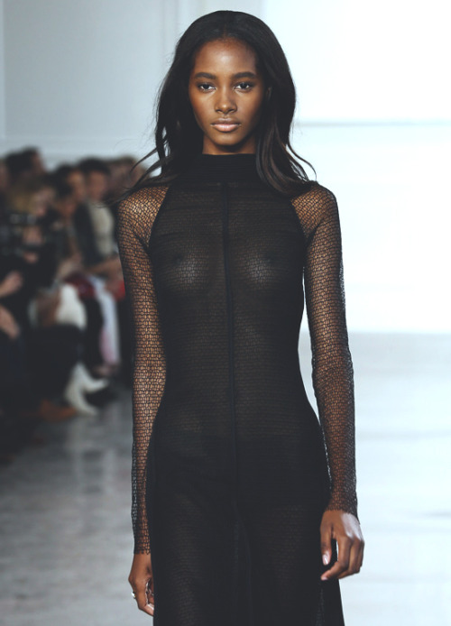 lilgivenchyprincess:vuittonable:tami williams at jason wu f/w 15Wow I need this