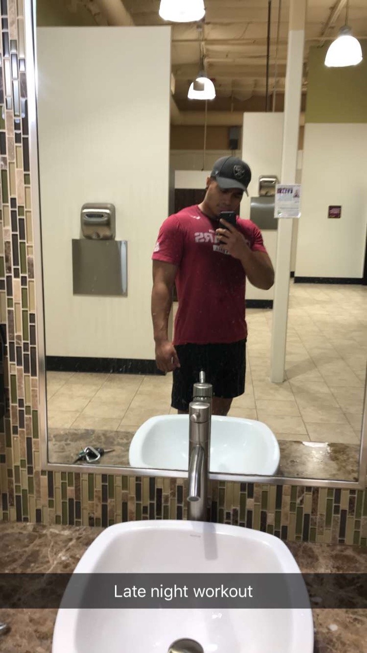 polyuso32:  Some gym selfies 💪🏽💕 #2018