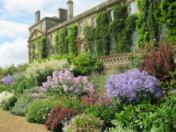 allthingseurope:  Bowood House, England (by golygfa)