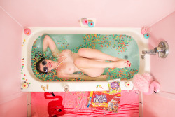 sandeezcheeks:  lashellevalentine:   lashellevalentine: “Suds and Smiles”Photographer: Samantha Fortenberry http://www.samanthafortenberryphotography.com/   Love it 