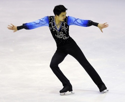 figureskatingcostumes: Shotaro Omori’s Scheherazade costume at the 2013 Junior Worlds. (Source