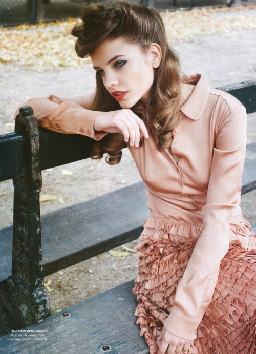 The combo of vintage and modern is my absolute fave! So impressed with this hairstyle. I need to pra