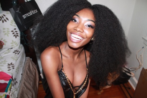 seductivelie:My lovely dolledupjay did some crochet braids on this head of mine. 😁