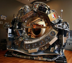 saddlebredaddict:  chronicallysickchick:  sixpenceee:  The following is what a CT Scanner looks like without the casing  It looks so futuristic  Put its skin back on