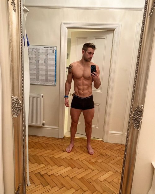 thehottestmenaround: Alex Crockfordhttps://www.instagram.com/alexcrockford/ You’ve got male! Submiss