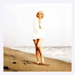 lifeofmarilynmonroe:  Taken by George Barris -Santa Monica beach, 1962 