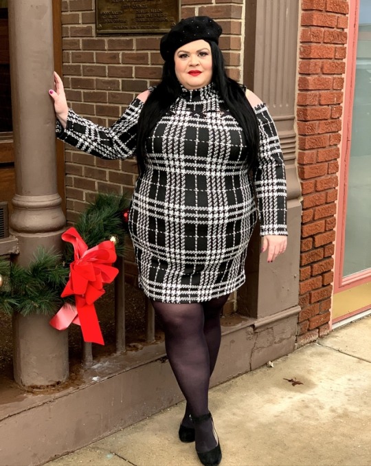 thestylesupreme:  Dress: VenusTights: Lane BryantShoes: Sacha London  Unwrap time