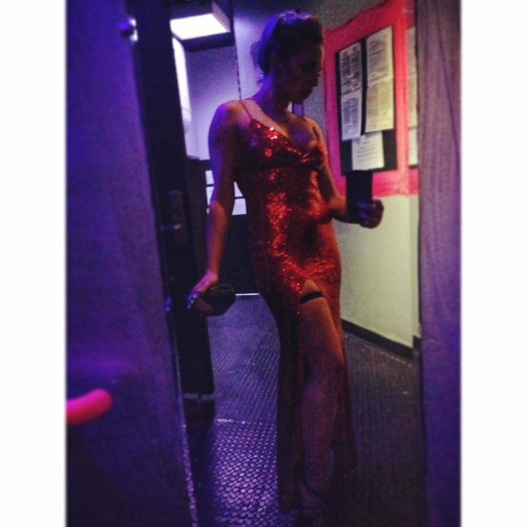 littlexgirlxblue:Throwin out some Jessica Rabbit vibes at my NY club last night…