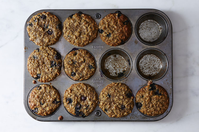 foodffs:  Blueberry, Oatmeal and Flaxseed Muffins Really nice recipes. Every hour.