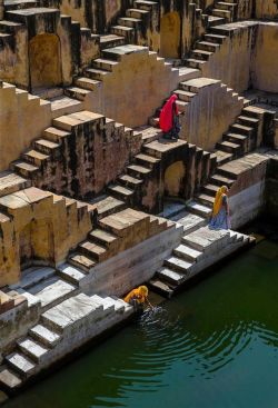 ollebosse:   Stepwell, Jaipur, India  