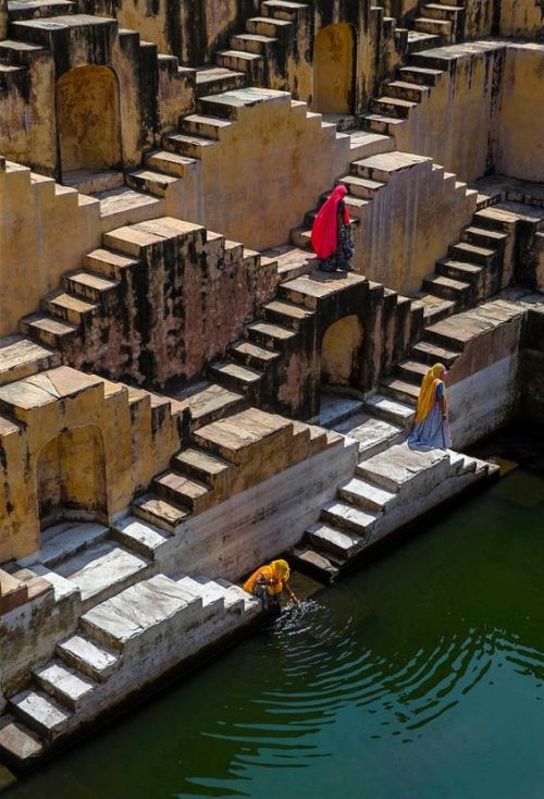 ollebosse:   Stepwell, Jaipur, India  