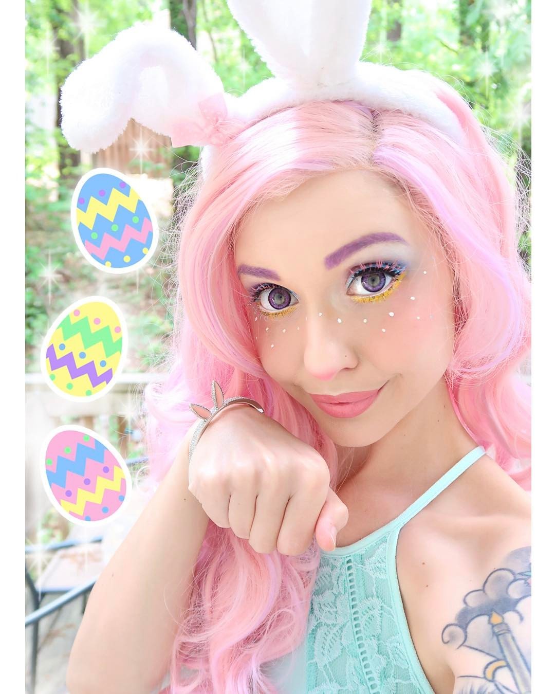 happy easter, lil bb buns! 🐰🐣💖🌸 i love you! x .
.
Hair: @rockstarwigs peekaboo pink/lilac (code ALEXA25 expires at midnight CST!) 🐣
Eyeliners: @tartecosmetics clay pot liners goldilocks, fairy wings, and unicorn kisses 🦄
Mascara: @nyxcosmetics color...