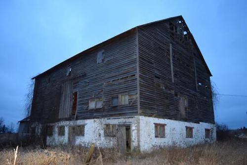 abandonedandurbex: An old barn with many hidden secrets.