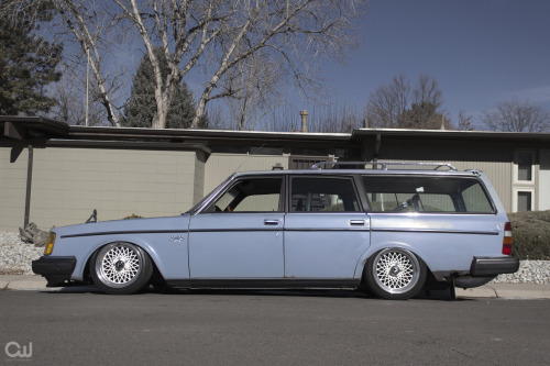 mr2mrnot:  getamongst-it:  driftk1ngs:  https://www.flickr.com/photos/coreywphotoBagged Volvo 200 Series Wagon  so many volvos today  Love this volvo