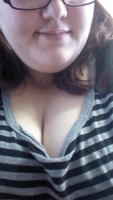 fortheloveofmyjasu:  Daily dose of cleavage