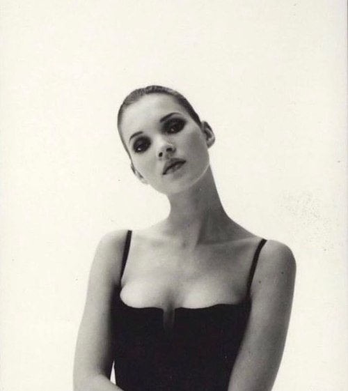 Kate Moss....#fashion #fashiongram #fashionstyle #fashionphotography #blackandwhitephotography #blac