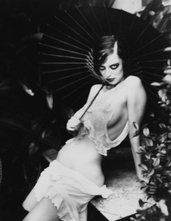 gacougnol:  Ellen von UnwerthParasol 1999