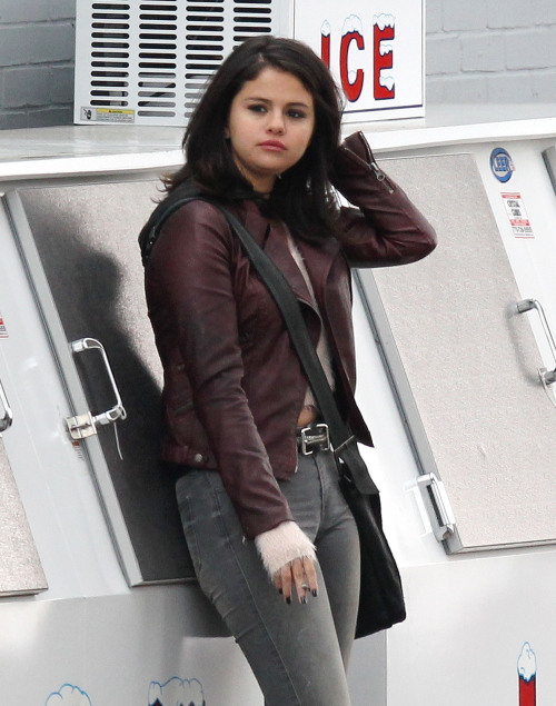 smg-news:  January 27th: Selena on set of “The Revised Fundamentals of Caregiving” in Atlanta. 