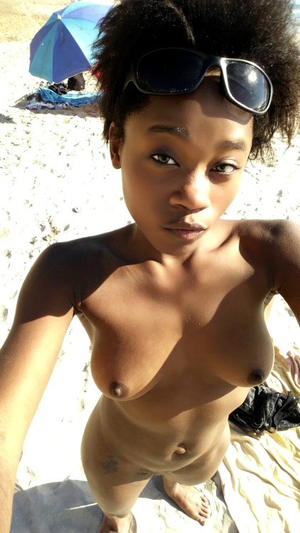 Sex 67nana: Beautiful  selfie  on the  beach. pictures