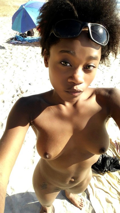 professoroflust:I told you, I wasn’t scared to get naked on thw beach.
