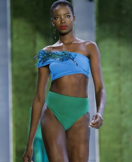 CUSHNIE SPRING/SUMMER 2019 -The Runway Showhttps://1966mag.com