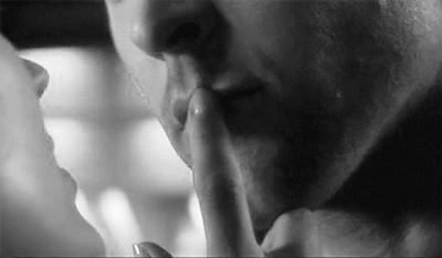 englishrose30:A kiss seals two souls for a moment in time. 🖤🌹 