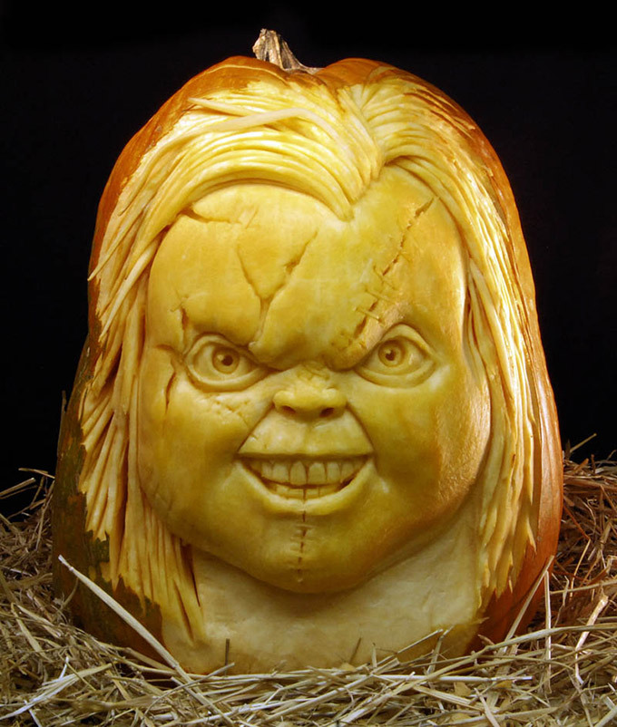 moarrrmagazine:  COLOR OF THE DAY: ORANGE Incredible pumpkin carvings by Ray Villafane