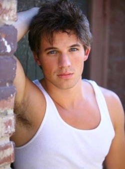 celebpits:  Matt Lanter