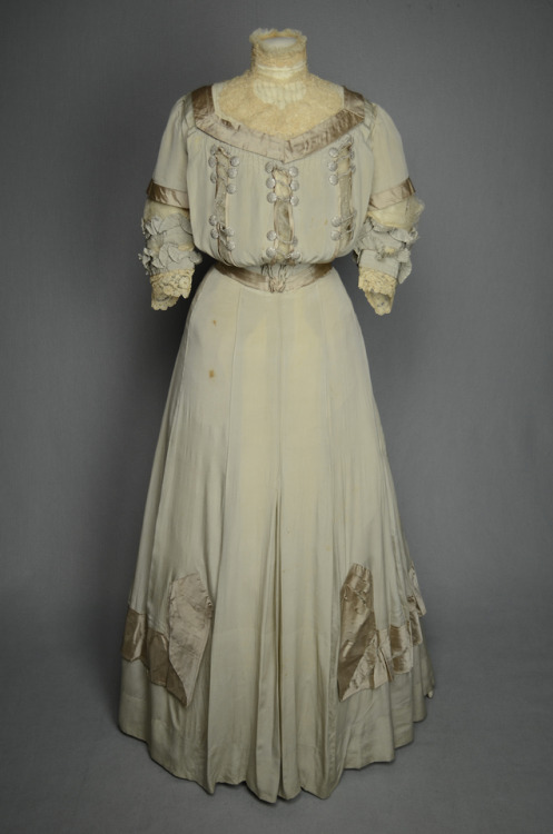 Wedding dress, 1907From the Irma G. Bowen Historic Clothing Collection at the University of New Hamp