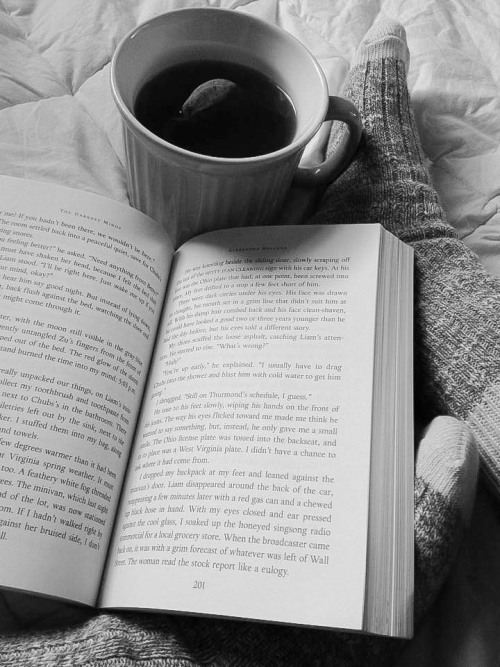 bookdrunkdemigod:  rainy days are reading and tea days 
