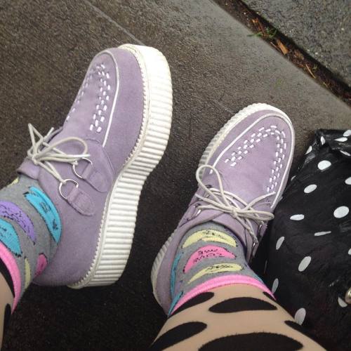 chubbybritneyspears: Bus stop looks #creepers #pastel #shoes #polkadots #fashion #candyhearts