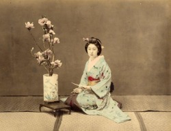 guardian:Rare and beautiful hand-colored images of samurais and courtesans in 19th century Japan taken by Felice Beato, one of the first to photograph the far east. See full photo gallery